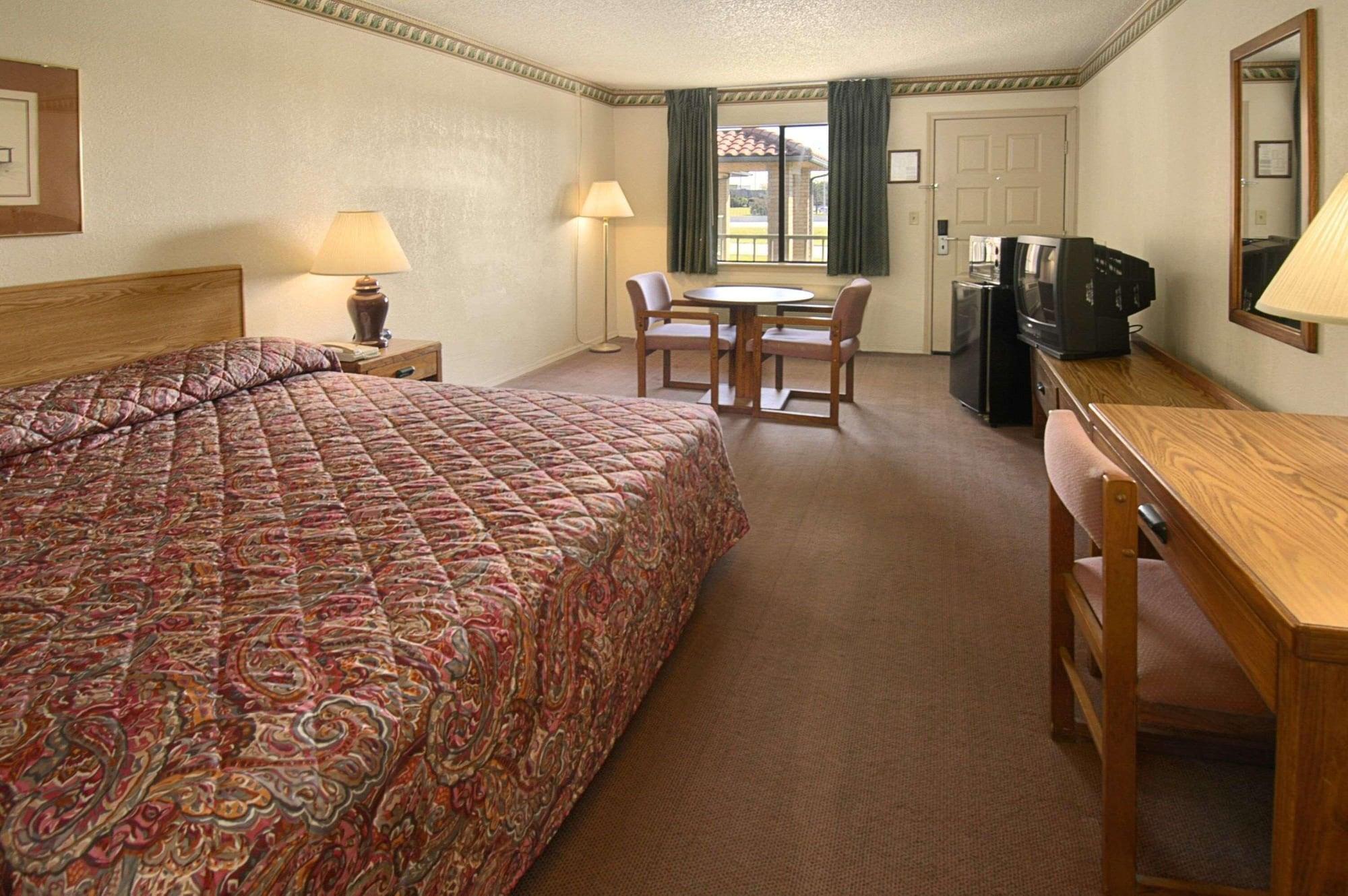Travelodge By Wyndham Талса Экстерьер фото